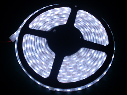 Energy Saving SMD 3528 50-60 Hz 9.6w / mètre étanche Flexible conduit ruban lumière